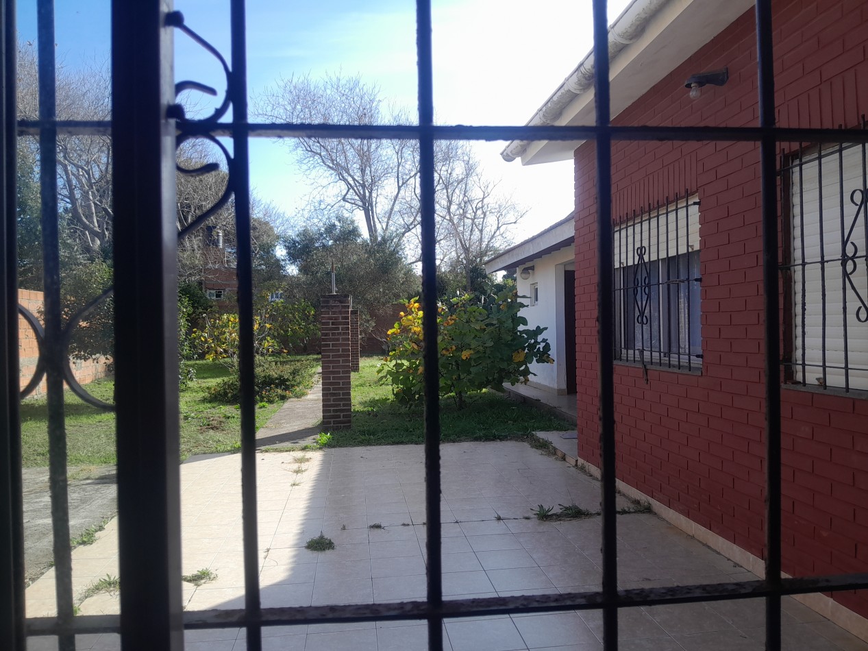 VENTA CHALETS 3 AMBIENTES AL FONDO, CON PATIO AMPLIO