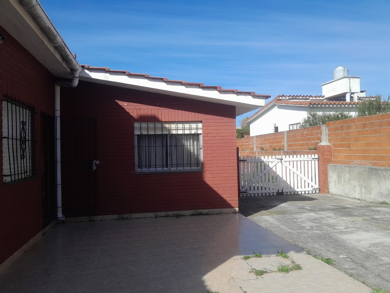 VENTA CHALETS 3 AMBIENTES AL FONDO, CON PATIO AMPLIO