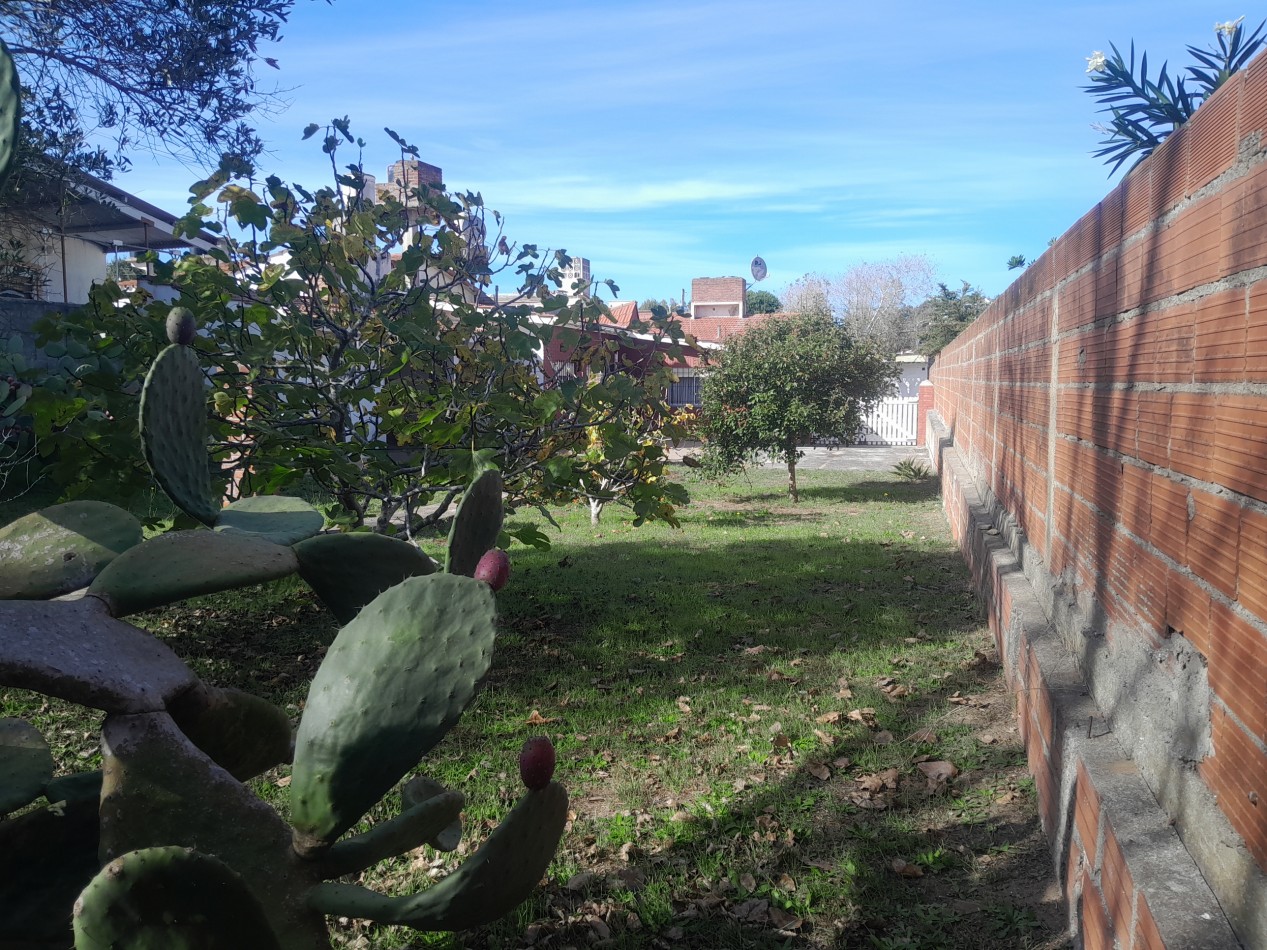 VENTA CHALETS 3 AMBIENTES AL FONDO, CON PATIO AMPLIO