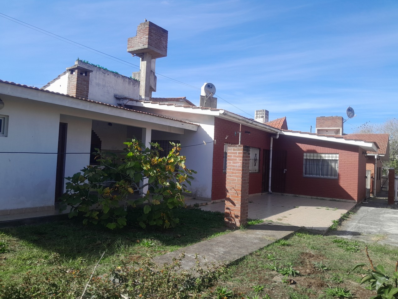 VENTA CHALETS 3 AMBIENTES AL FONDO, CON PATIO AMPLIO
