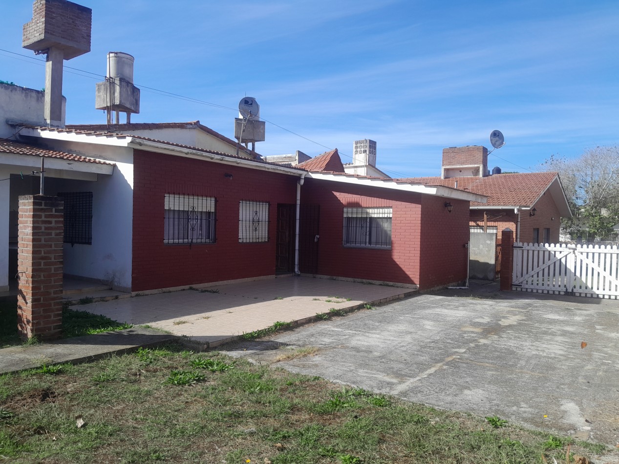 VENTA CHALETS 3 AMBIENTES AL FONDO, CON PATIO AMPLIO
