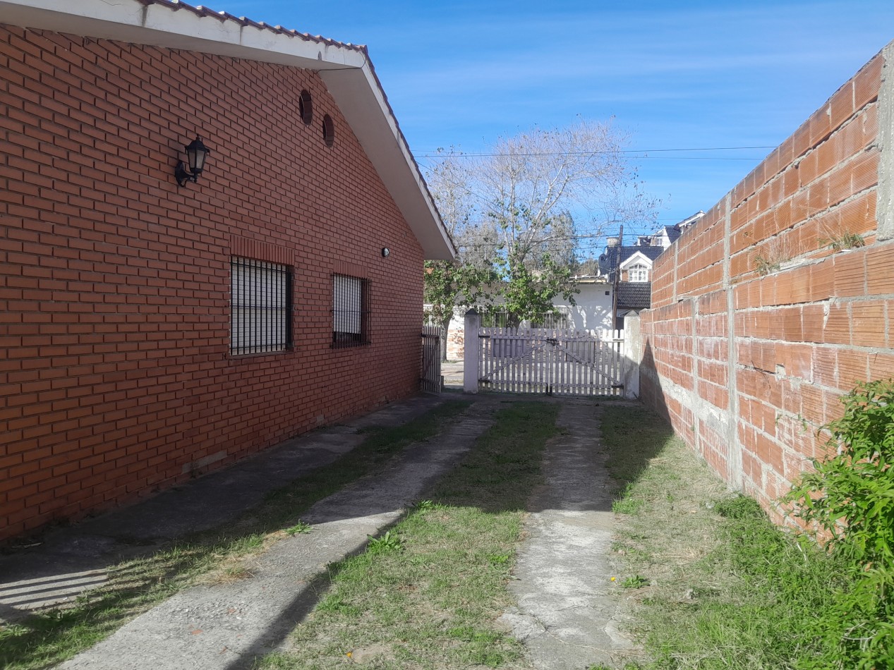 VENTA CHALETS 3 AMBIENTES AL FONDO, CON PATIO AMPLIO