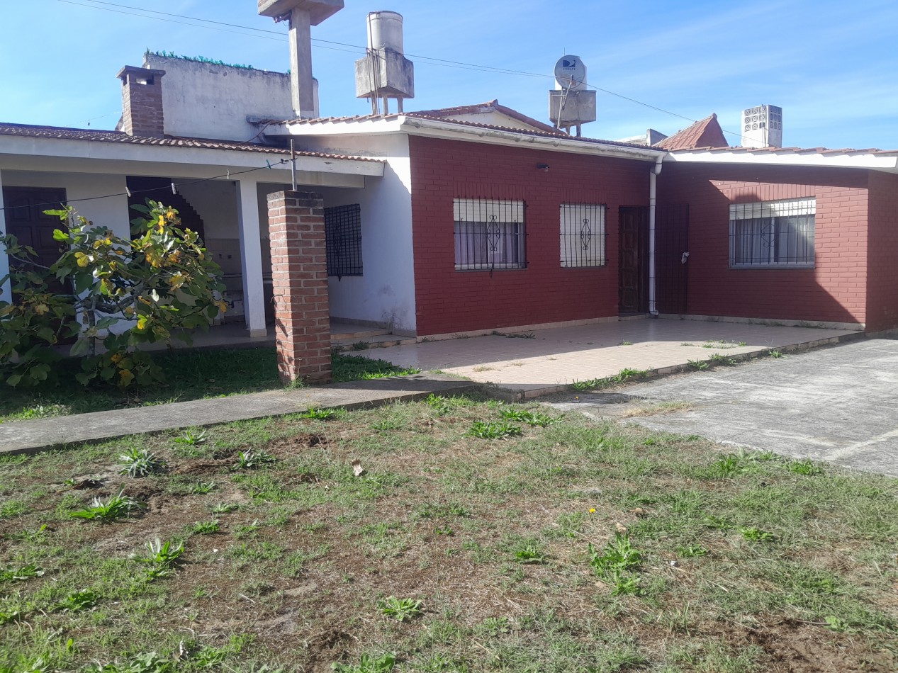 VENTA CHALETS 3 AMBIENTES AL FONDO, CON PATIO AMPLIO