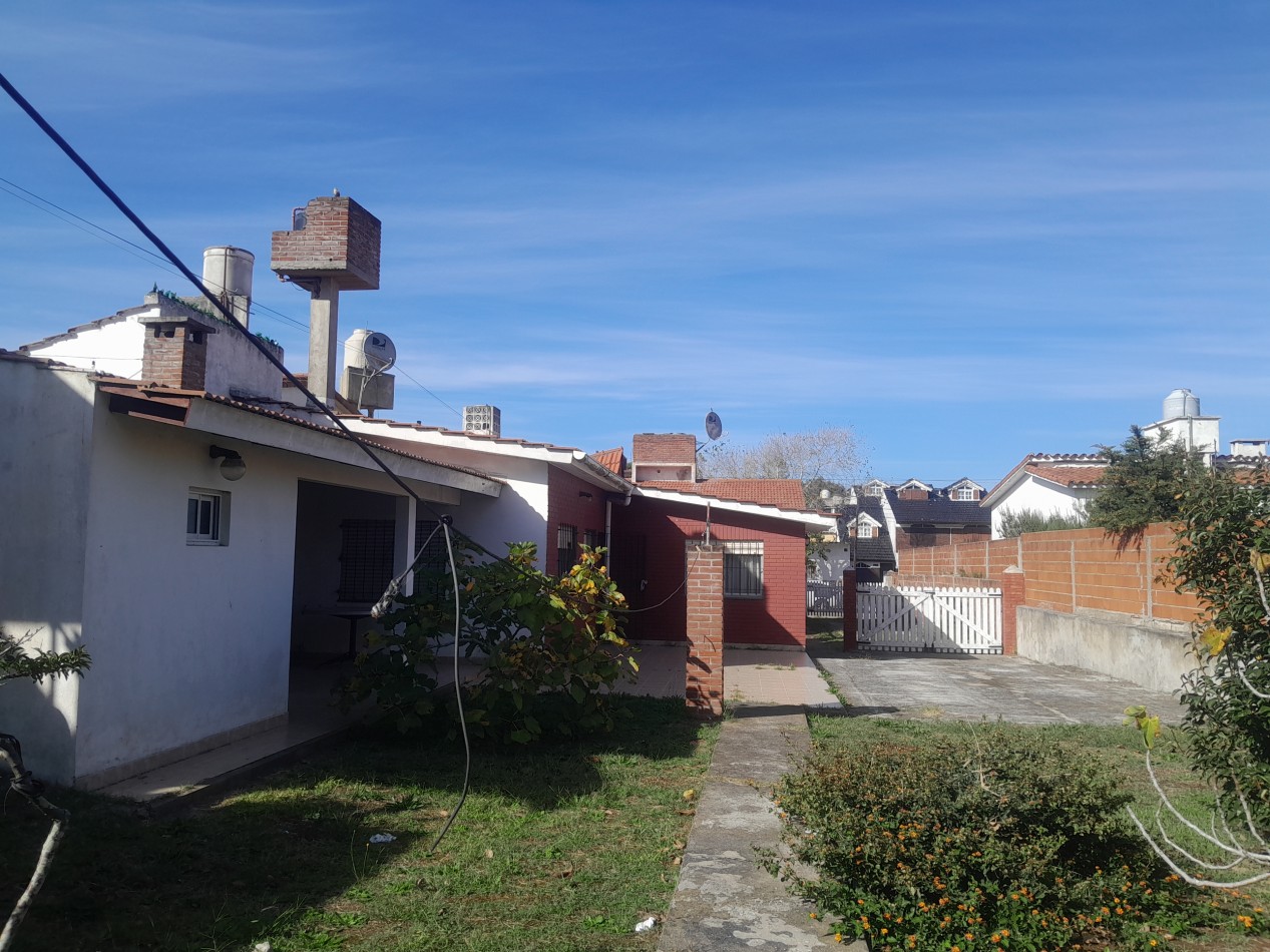 VENTA CHALETS 3 AMBIENTES AL FONDO, CON PATIO AMPLIO