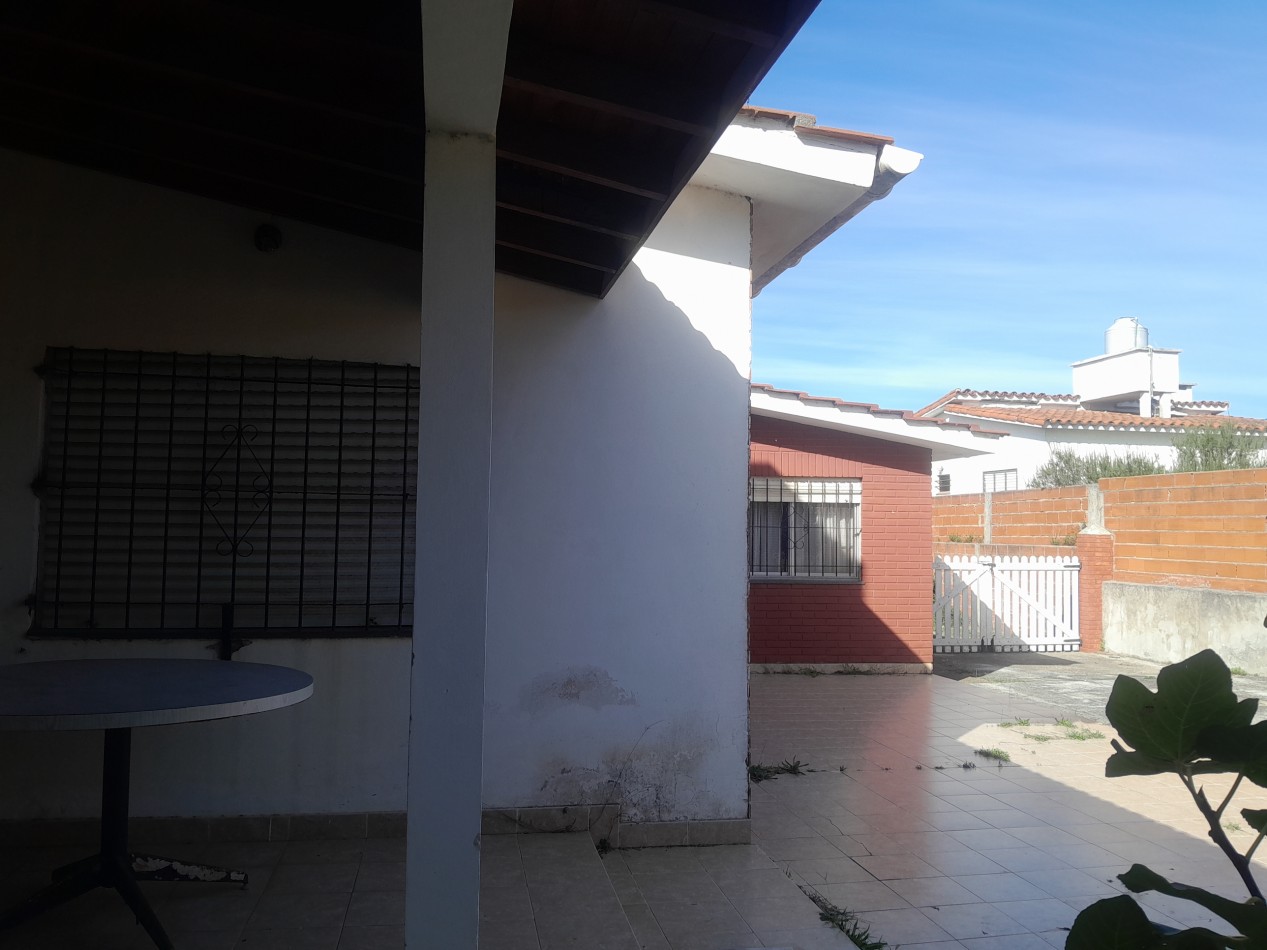VENTA CHALETS 3 AMBIENTES AL FONDO, CON PATIO AMPLIO