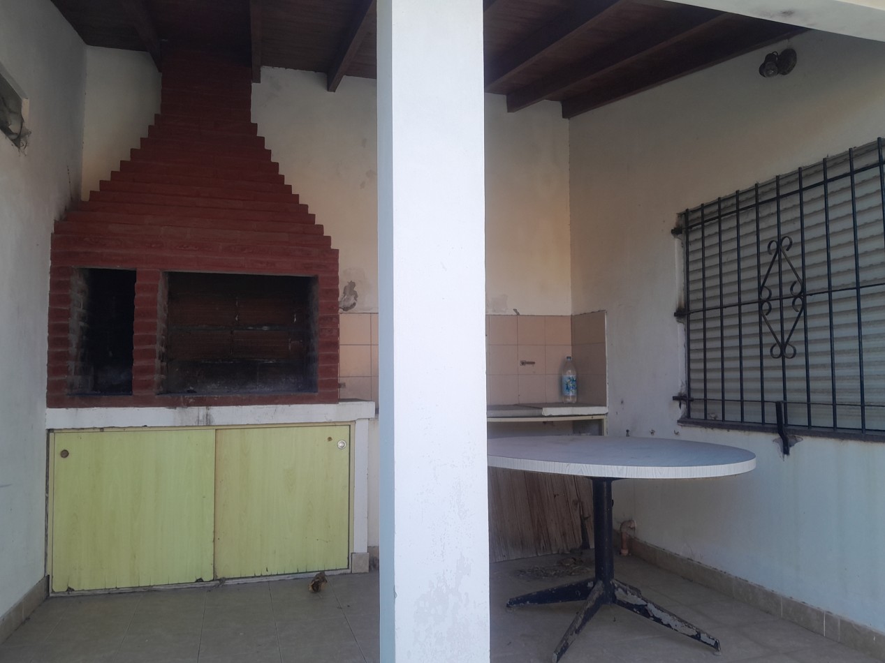 VENTA CHALETS 3 AMBIENTES AL FONDO, CON PATIO AMPLIO