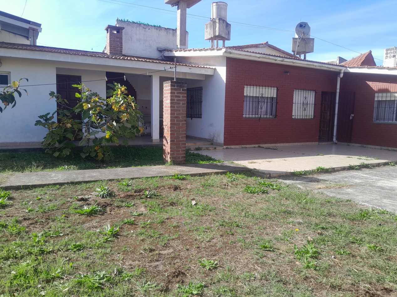 VENTA CHALETS 3 AMBIENTES AL FONDO, CON PATIO AMPLIO