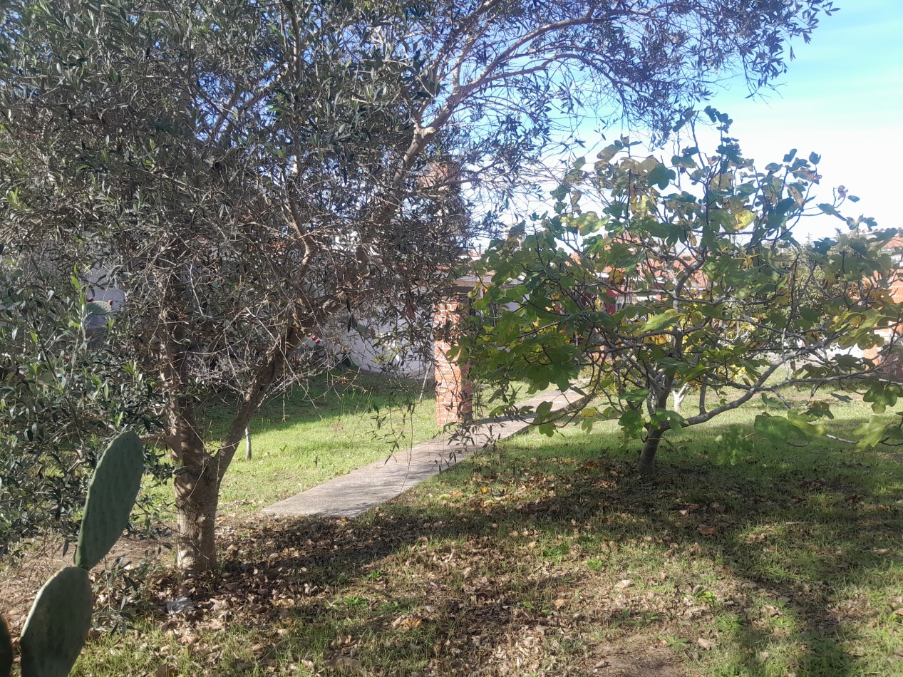 VENTA CHALETS 3 AMBIENTES AL FONDO, CON PATIO AMPLIO