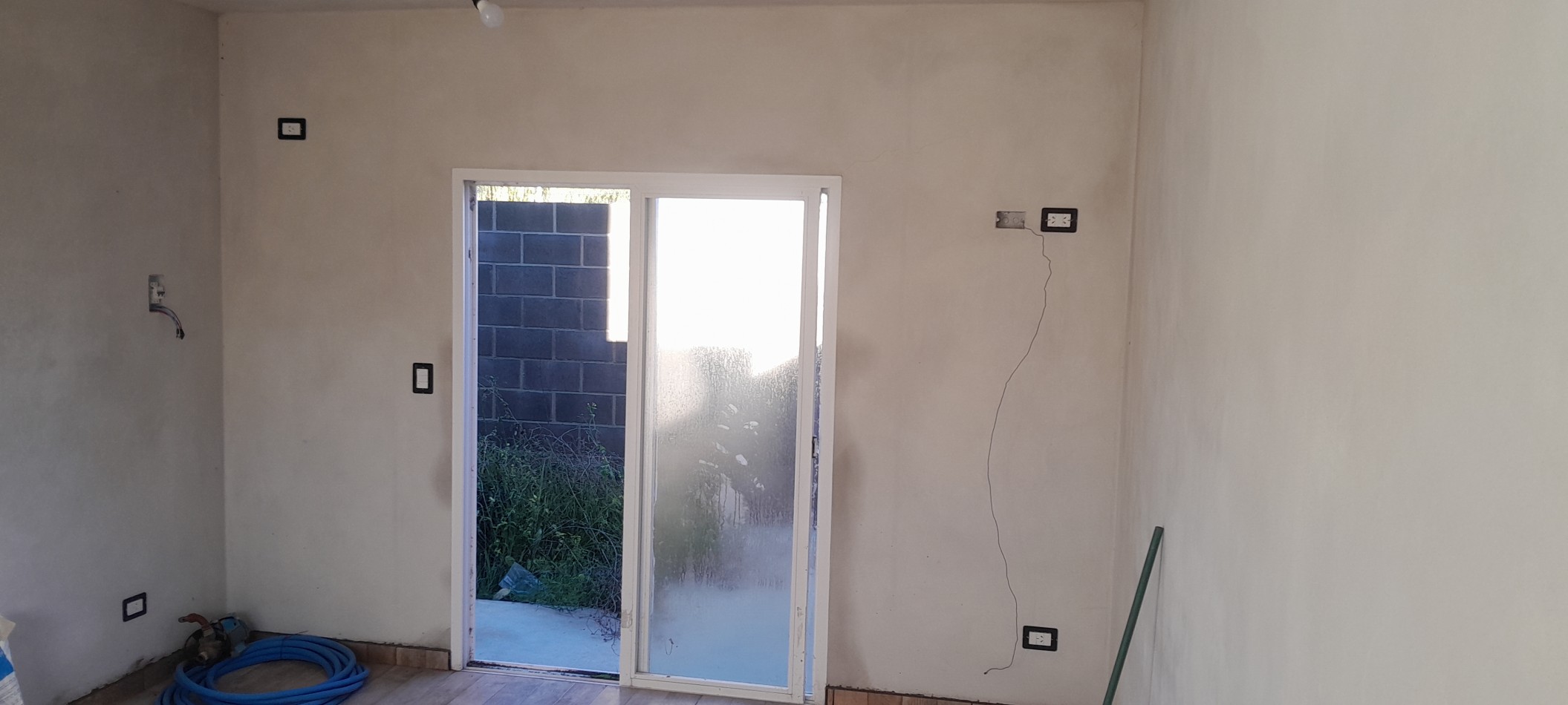 A Estrenar!!  Dpto 2 Ambientes en Zona Comercial.Con Patio, Parrilla, y Cochera - Ideal Turismo-.