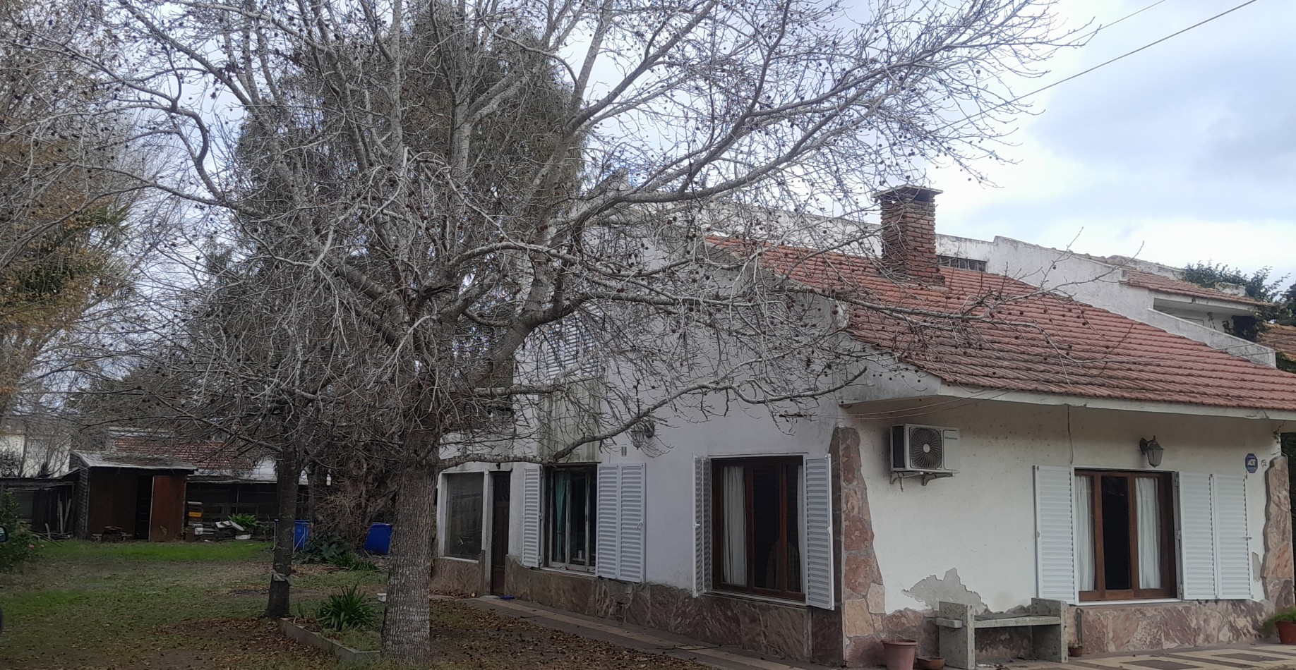 RESIDENCIA DE ESTILO CLASICO DISTRIBUIDA EN 2 PLANTAS