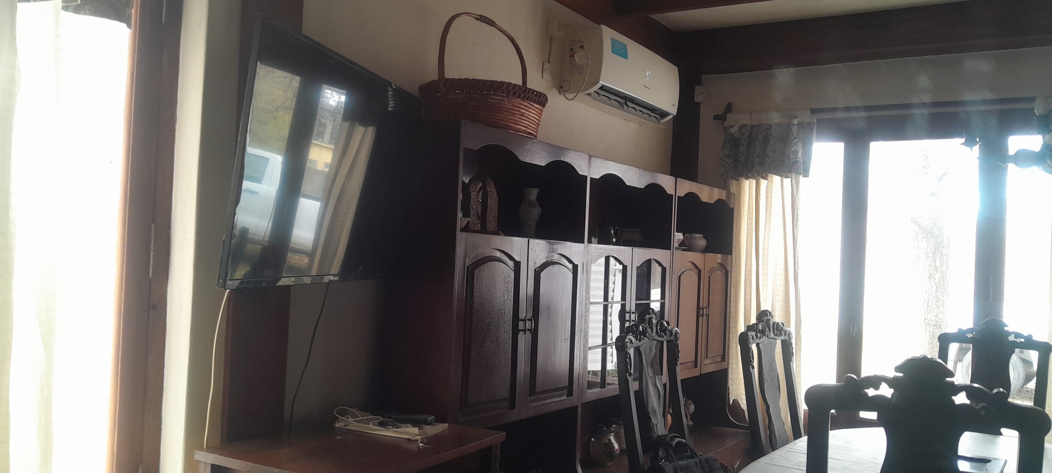 RESIDENCIA DE ESTILO CLASICO DISTRIBUIDA EN 2 PLANTAS