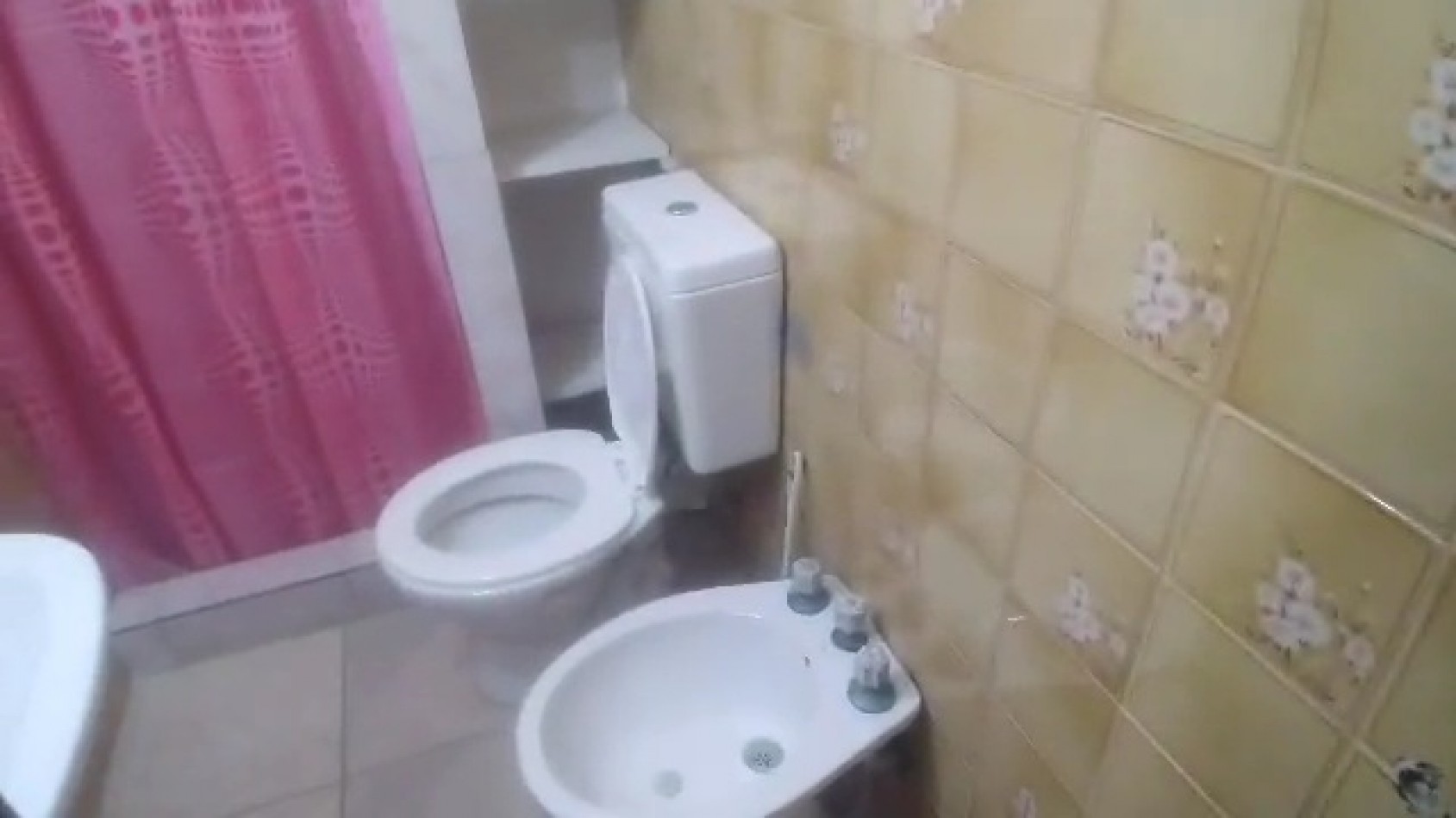 VENTA CASA DE 3 AMBIENTES MAS DEPTO 2 AMBIENTES EN LOTE DE 414m2