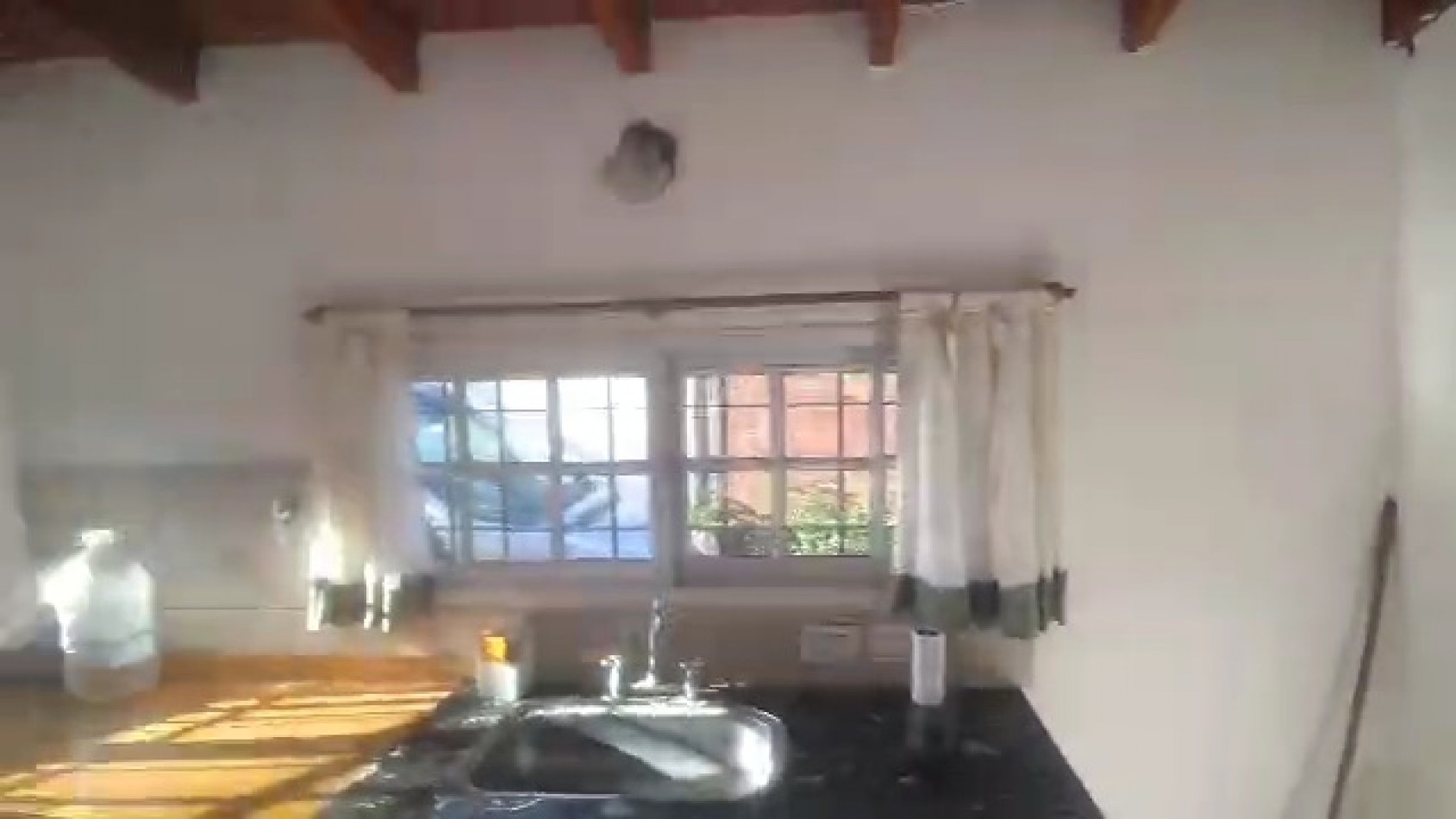 VENTA CASA DE 3 AMBIENTES MAS DEPTO 2 AMBIENTES EN LOTE DE 414m2