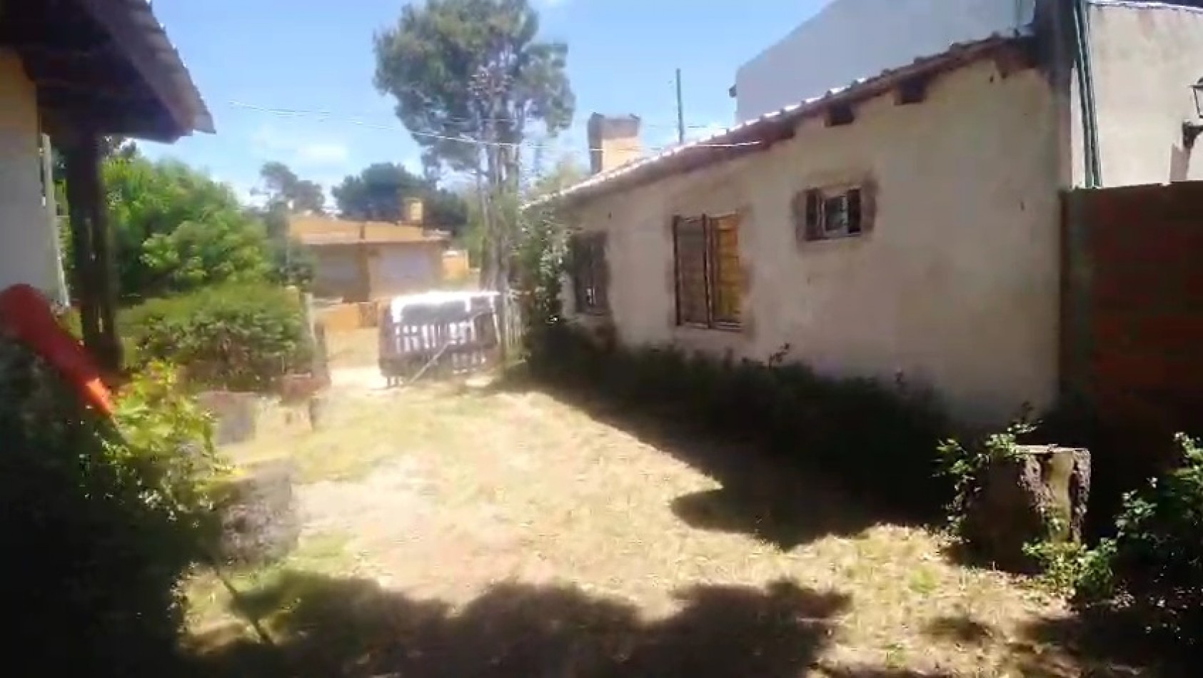 VENTA CASA DE 3 AMBIENTES MAS DEPTO 2 AMBIENTES EN LOTE DE 414m2
