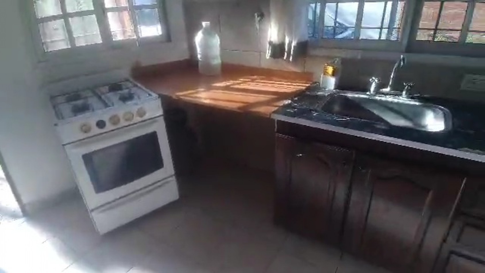 VENTA CASA DE 3 AMBIENTES MAS DEPTO 2 AMBIENTES EN LOTE DE 414m2