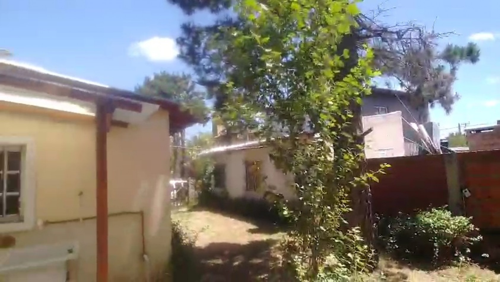 VENTA CASA DE 3 AMBIENTES MAS DEPTO 2 AMBIENTES EN LOTE DE 414m2