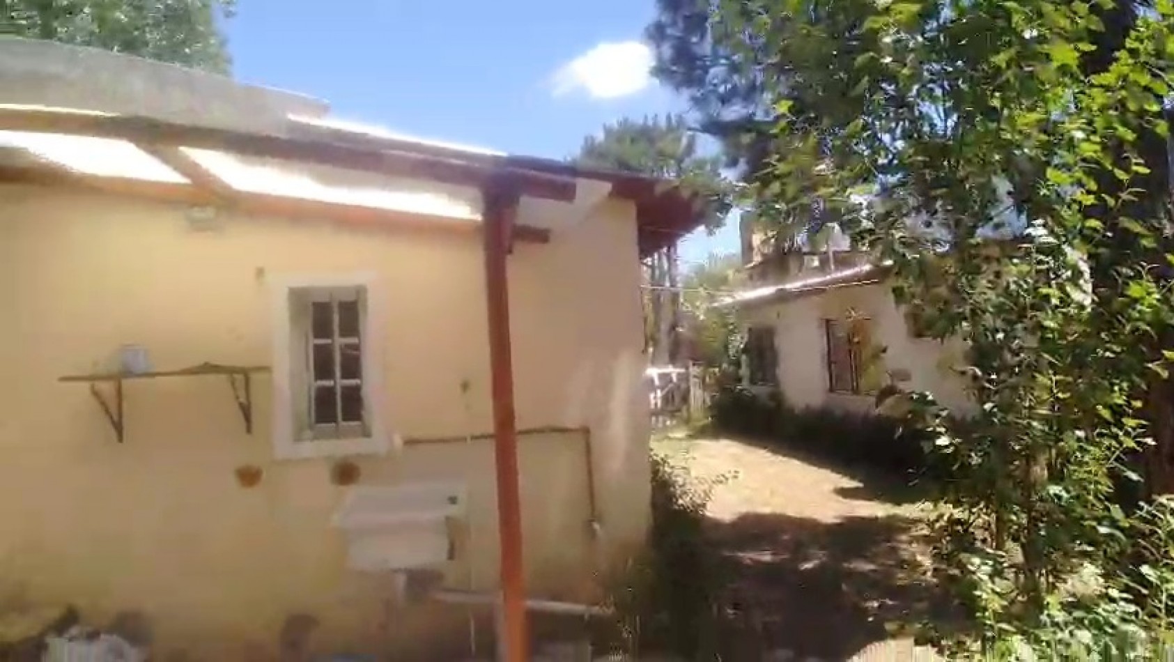 VENTA CASA DE 3 AMBIENTES MAS DEPTO 2 AMBIENTES EN LOTE DE 414m2