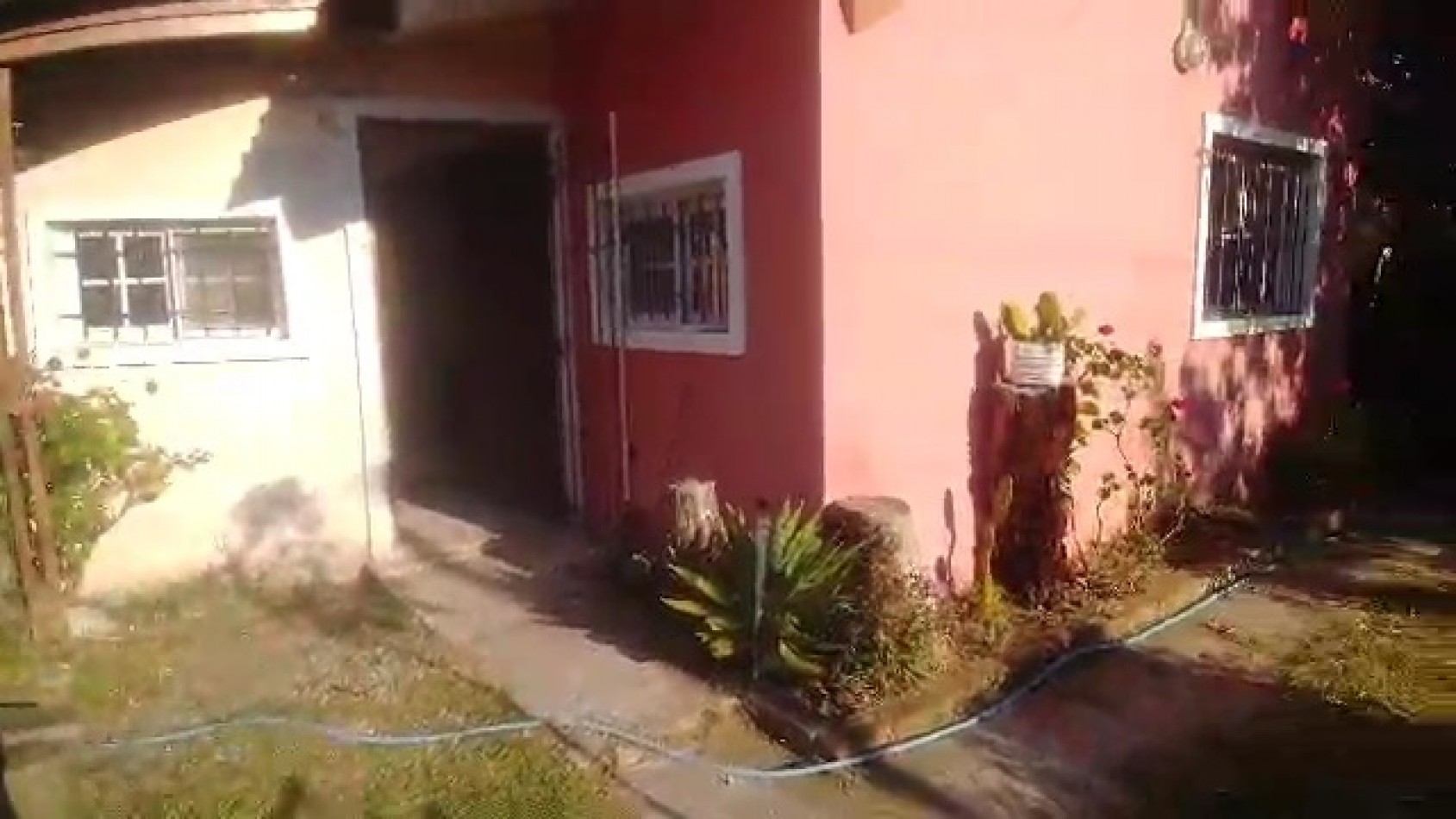 VENTA CASA DE 3 AMBIENTES MAS DEPTO 2 AMBIENTES EN LOTE DE 414m2