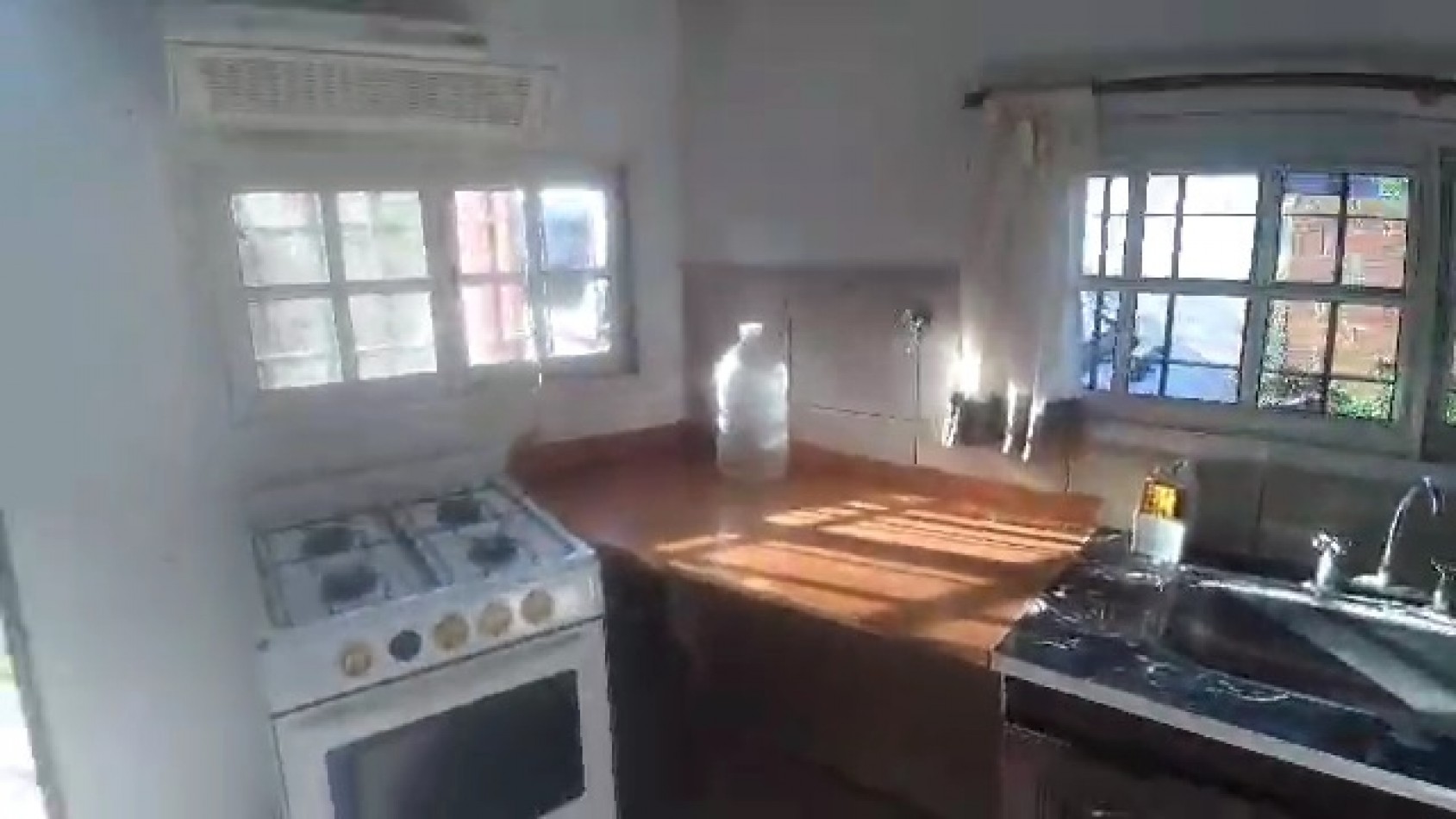 VENTA CASA DE 3 AMBIENTES MAS DEPTO 2 AMBIENTES EN LOTE DE 414m2