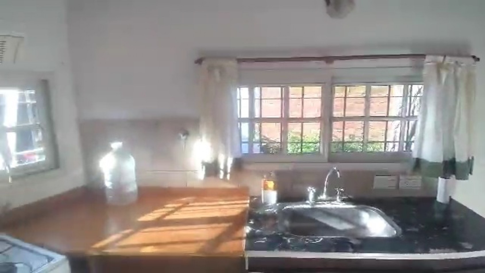 VENTA CASA DE 3 AMBIENTES MAS DEPTO 2 AMBIENTES EN LOTE DE 414m2