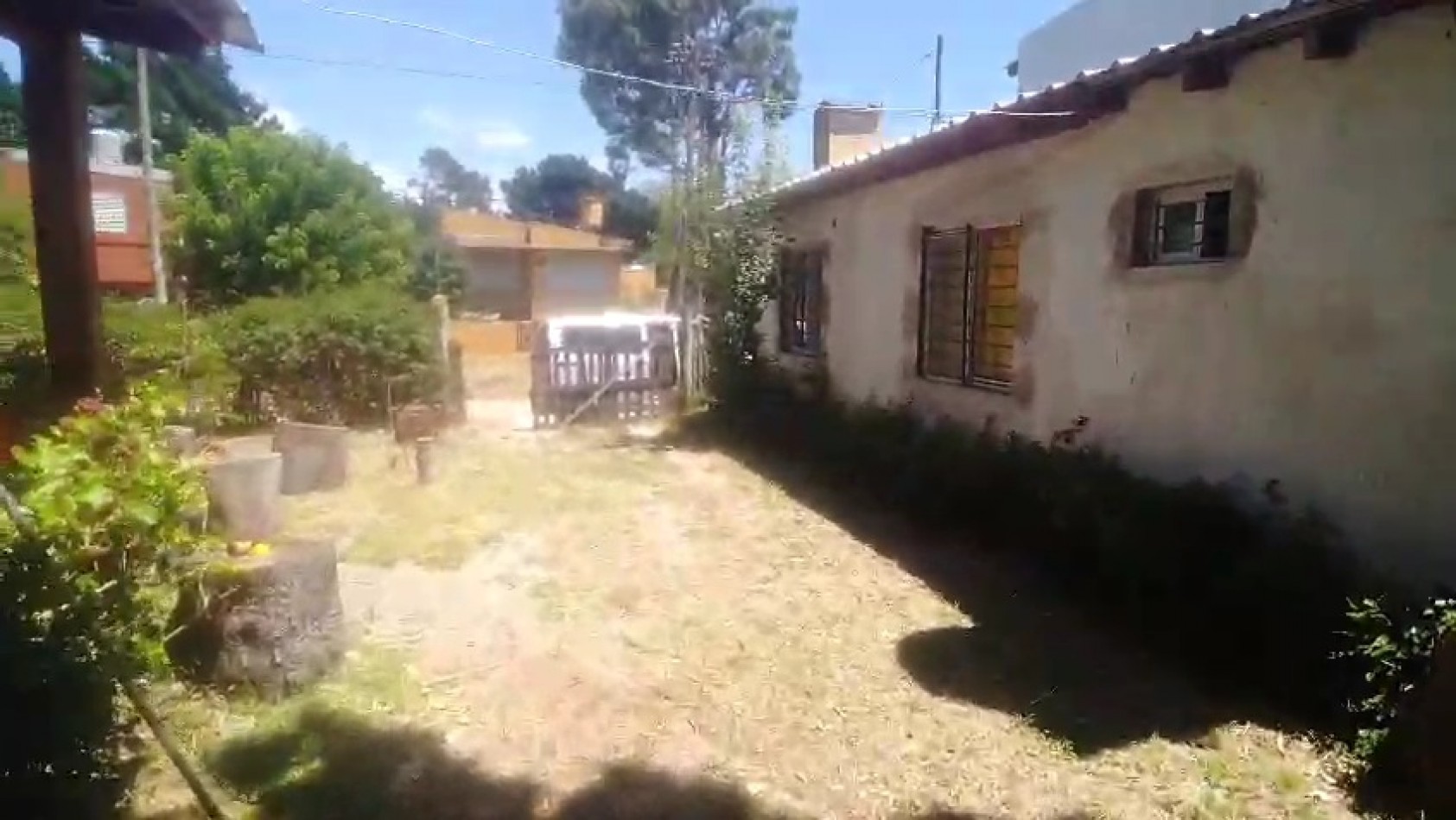 VENTA CASA DE 3 AMBIENTES MAS DEPTO 2 AMBIENTES EN LOTE DE 414m2