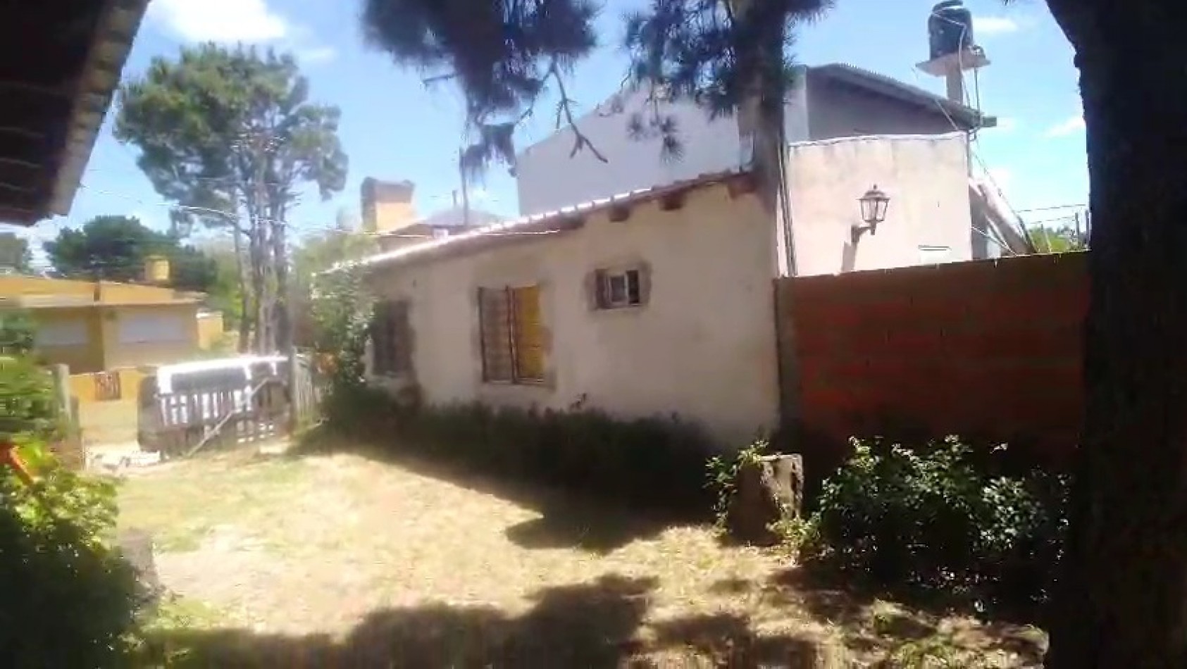 VENTA CASA DE 3 AMBIENTES MAS DEPTO 2 AMBIENTES EN LOTE DE 414m2