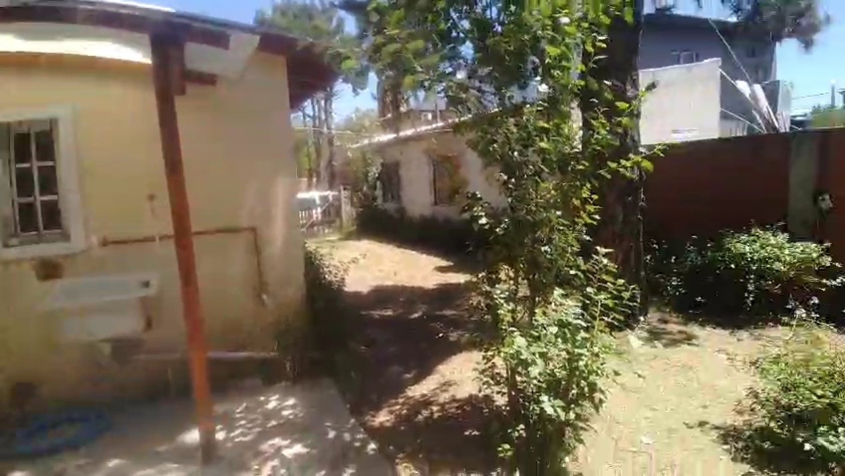 VENTA CASA DE 3 AMBIENTES MAS DEPTO 2 AMBIENTES EN LOTE DE 414m2