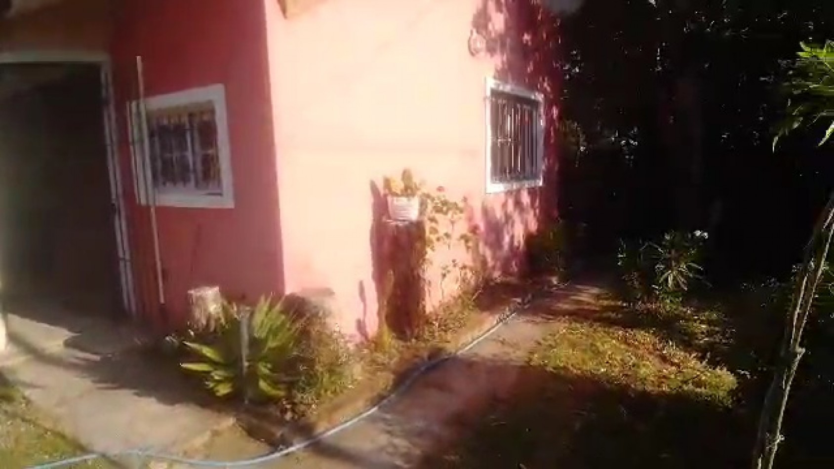 VENTA CASA DE 3 AMBIENTES MAS DEPTO 2 AMBIENTES EN LOTE DE 414m2