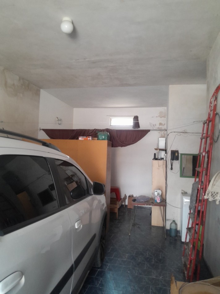 DEPTO EN PRIMER PISO C/ AMPLIO GARAGE