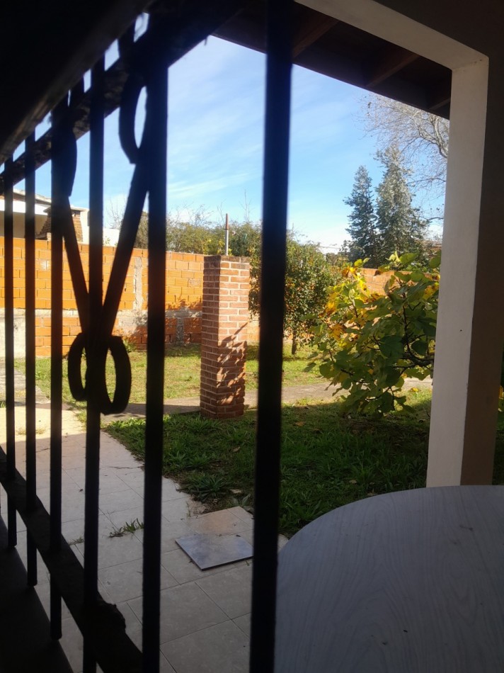 VENTA CHALETS 3 AMBIENTES AL FONDO, CON PATIO AMPLIO