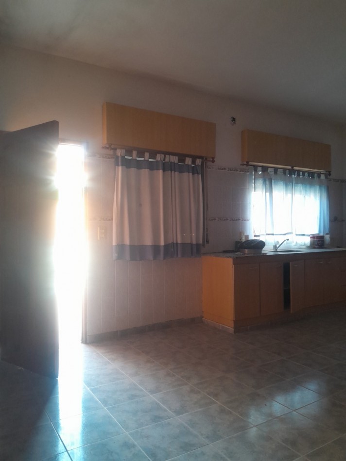 VENTA CHALETS 3 AMBIENTES AL FONDO, CON PATIO AMPLIO