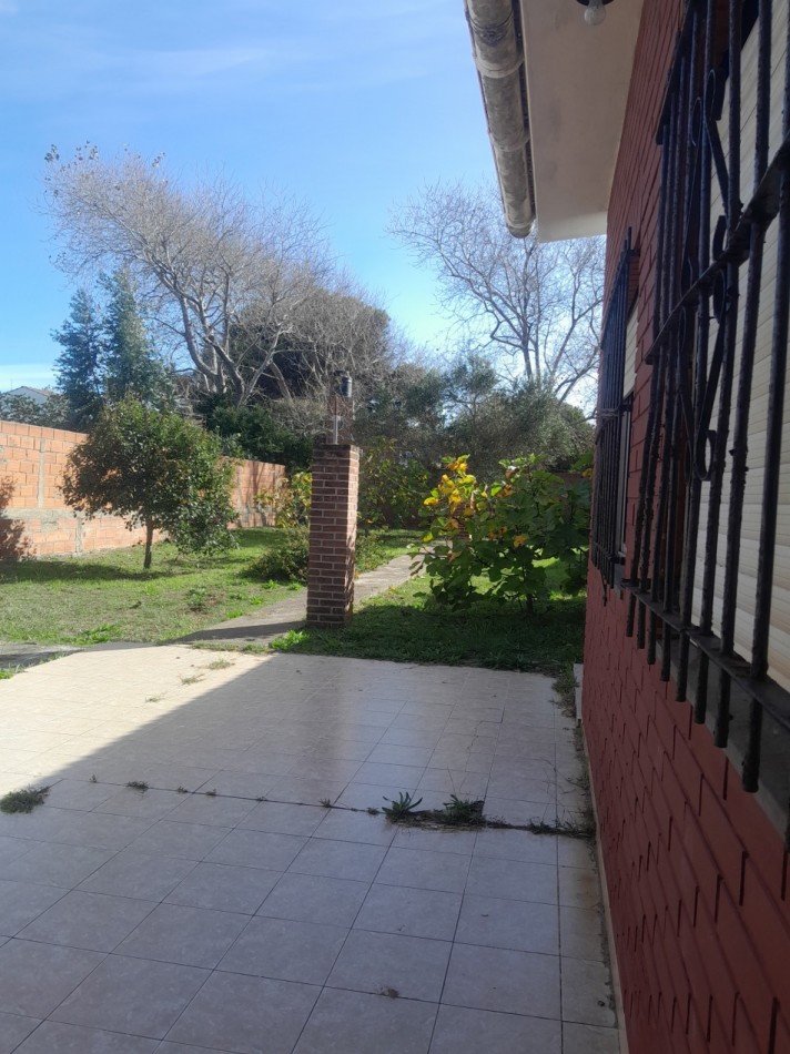 VENTA CHALETS 3 AMBIENTES AL FONDO, CON PATIO AMPLIO