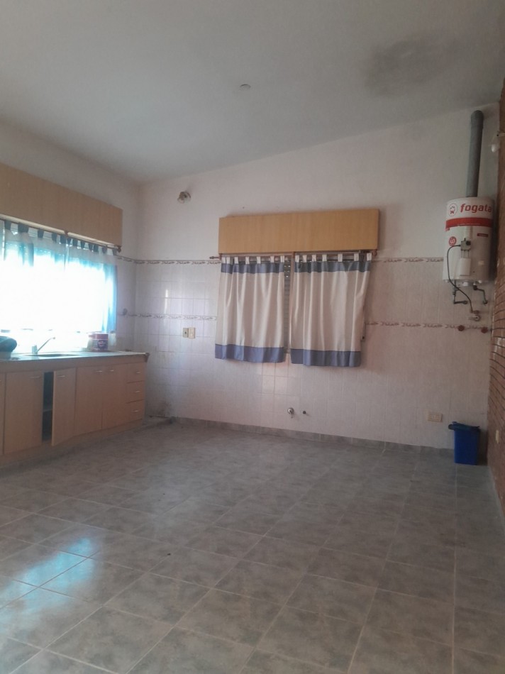 VENTA CHALETS 3 AMBIENTES AL FONDO, CON PATIO AMPLIO