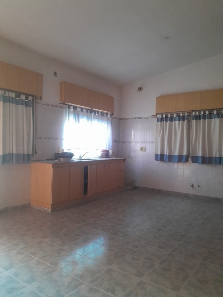 VENTA CHALETS 3 AMBIENTES AL FONDO, CON PATIO AMPLIO