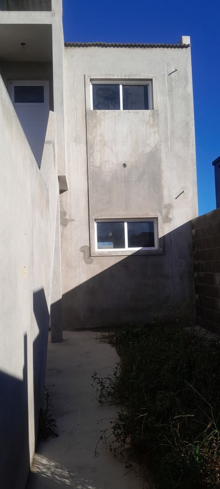 A Estrenar!!  Dpto 2 Ambientes en Zona Comercial.Con Patio, Parrilla, y Cochera - Ideal Turismo-.