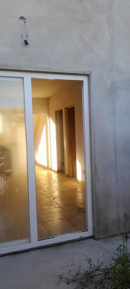 A Estrenar!!  Dpto 2 Ambientes en Zona Comercial.Con Patio, Parrilla, y Cochera - Ideal Turismo-.