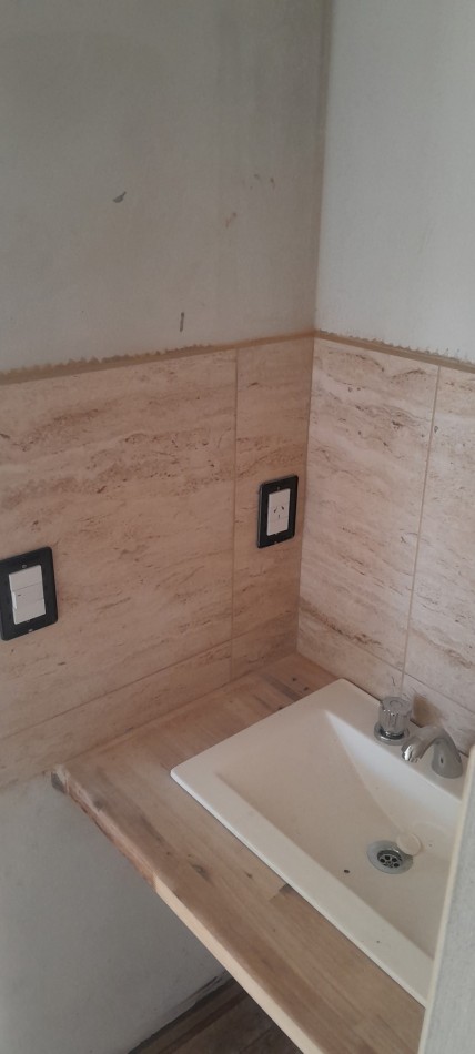 A Estrenar!!  Dpto 2 Ambientes en Zona Comercial.Con Patio, Parrilla, y Cochera - Ideal Turismo-.