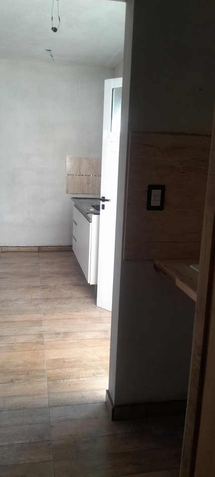 A Estrenar!!  Dpto 2 Ambientes en Zona Comercial.Con Patio, Parrilla, y Cochera - Ideal Turismo-.