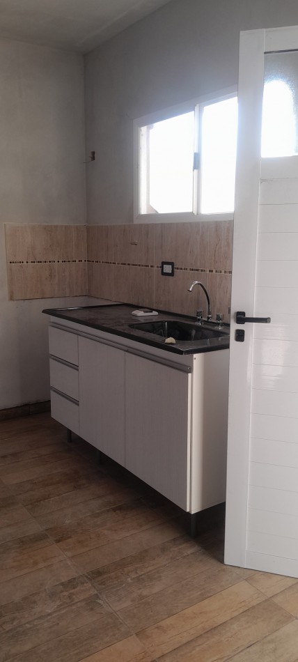 A Estrenar!!  Dpto 2 Ambientes en Zona Comercial.Con Patio, Parrilla, y Cochera - Ideal Turismo-.