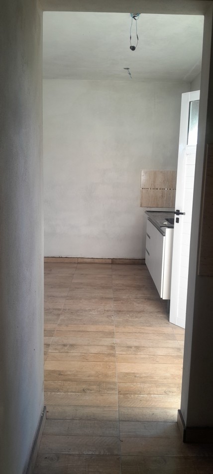 A Estrenar!!  Dpto 2 Ambientes en Zona Comercial.Con Patio, Parrilla, y Cochera - Ideal Turismo-.