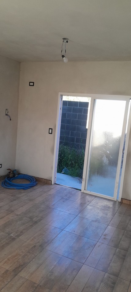 A Estrenar!!  Dpto 2 Ambientes en Zona Comercial.Con Patio, Parrilla, y Cochera - Ideal Turismo-.