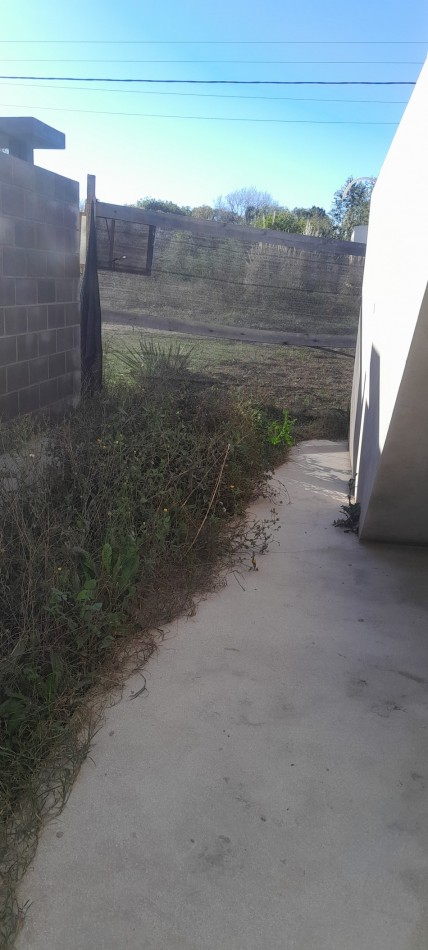 A Estrenar!!  Dpto 2 Ambientes en Zona Comercial.Con Patio, Parrilla, y Cochera - Ideal Turismo-.