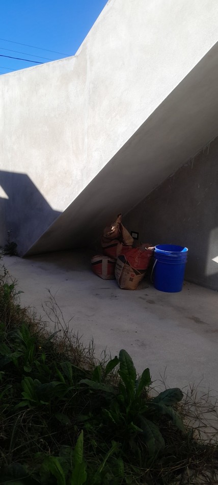 A Estrenar!!  Dpto 2 Ambientes en Zona Comercial.Con Patio, Parrilla, y Cochera - Ideal Turismo-.