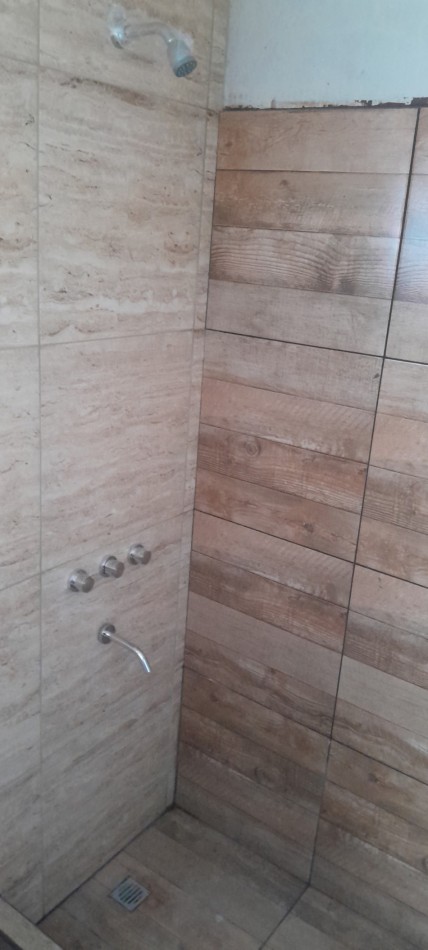 A Estrenar!!  Dpto 2 Ambientes en Zona Comercial.Con Patio, Parrilla, y Cochera - Ideal Turismo-.