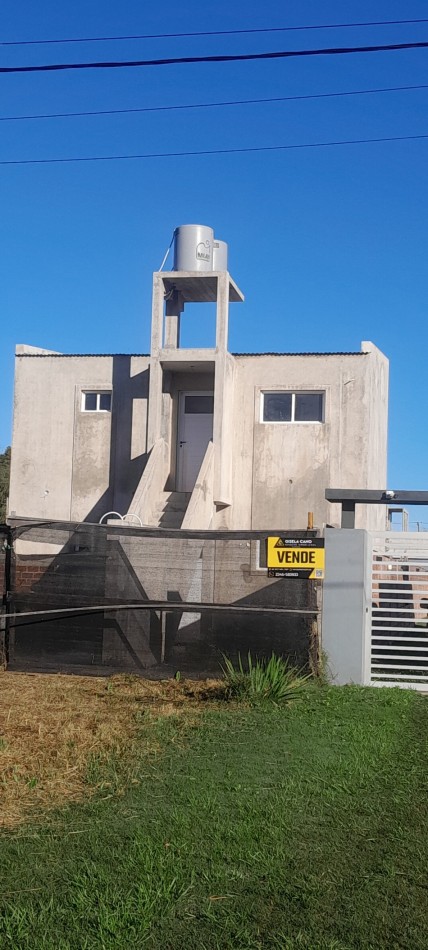 A Estrenar!!  Dpto 2 Ambientes en Zona Comercial.Con Patio, Parrilla, y Cochera - Ideal Turismo-.