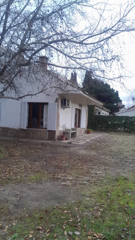 RESIDENCIA DE ESTILO CLASICO DISTRIBUIDA EN 2 PLANTAS