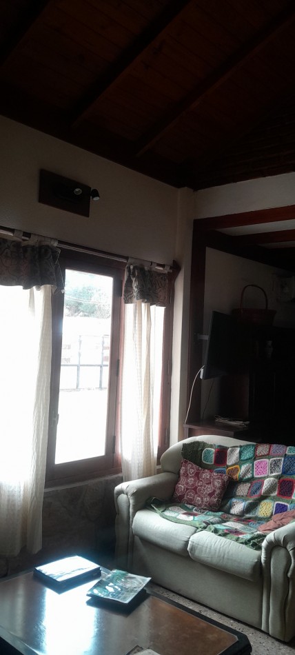 RESIDENCIA DE ESTILO CLASICO DISTRIBUIDA EN 2 PLANTAS