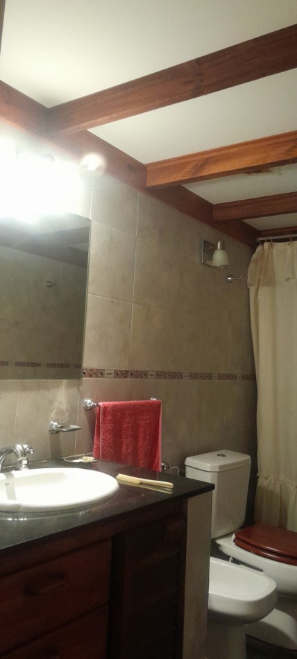RESIDENCIA DE ESTILO CLASICO DISTRIBUIDA EN 2 PLANTAS