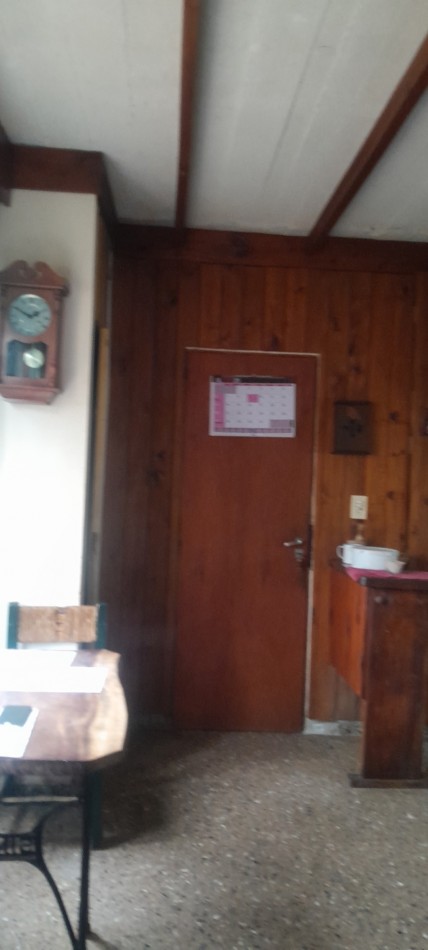 RESIDENCIA DE ESTILO CLASICO DISTRIBUIDA EN 2 PLANTAS