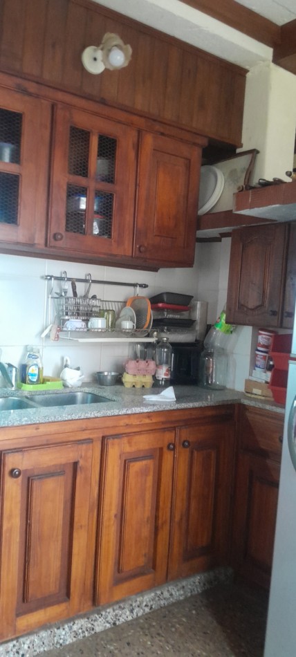 RESIDENCIA DE ESTILO CLASICO DISTRIBUIDA EN 2 PLANTAS